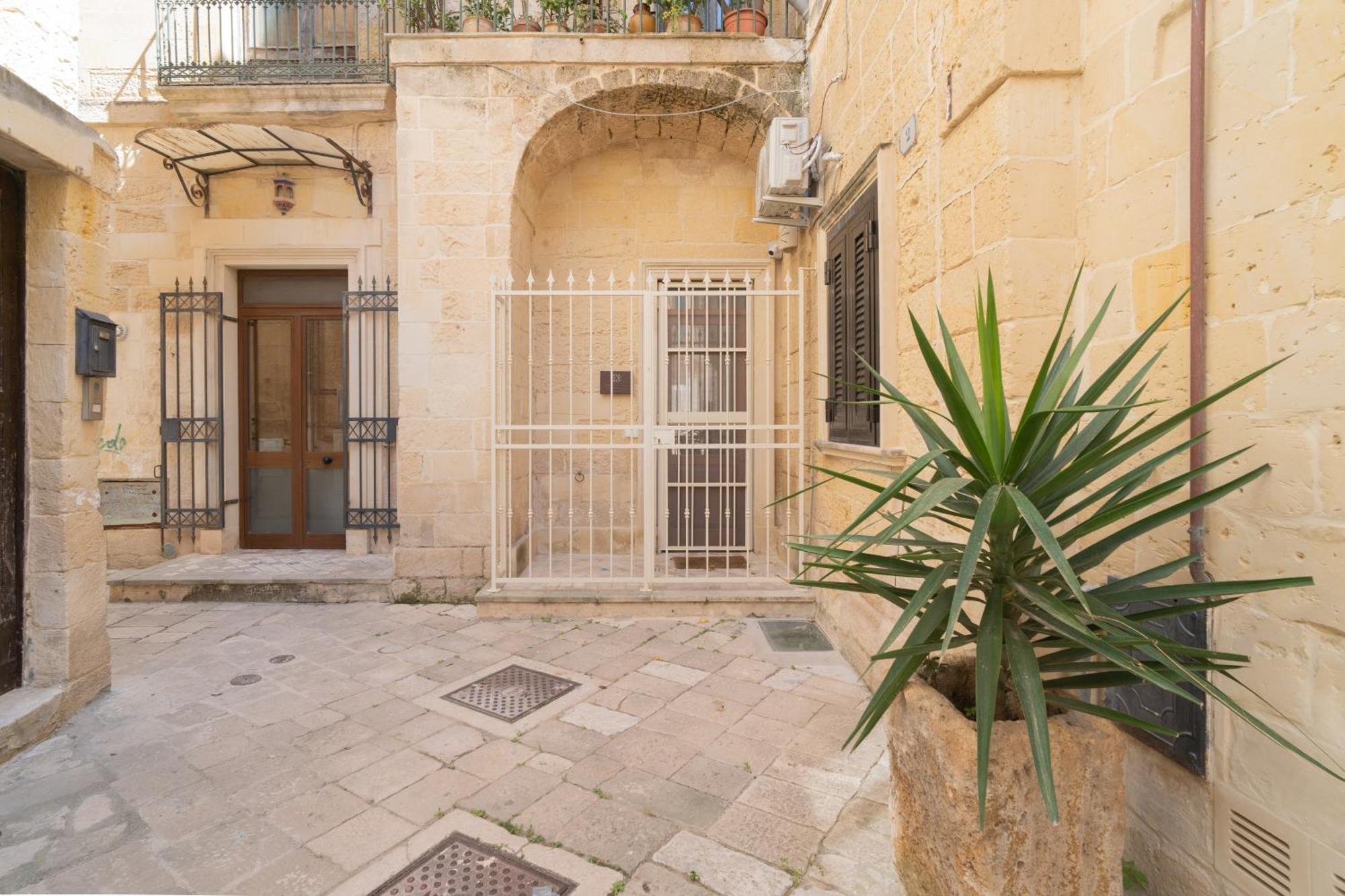 Dimora Barocca Apartment Irene レッチェ エクステリア 写真